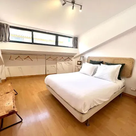 Santos Gem I - In Trendy Neighborhood *