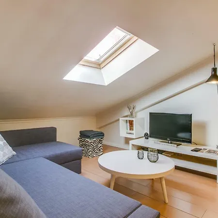 Santos Gem I - In Trendy Neighborhood