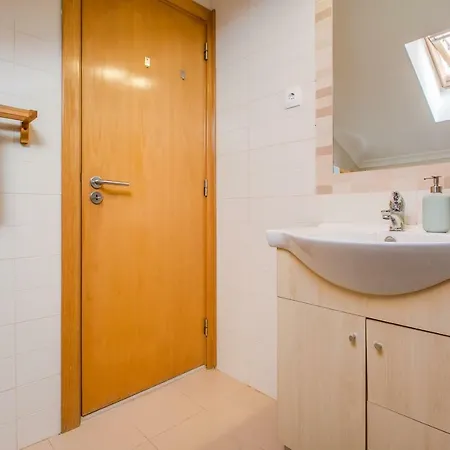 Santos Gem I - In Trendy Neighborhood Apartment Lissabon