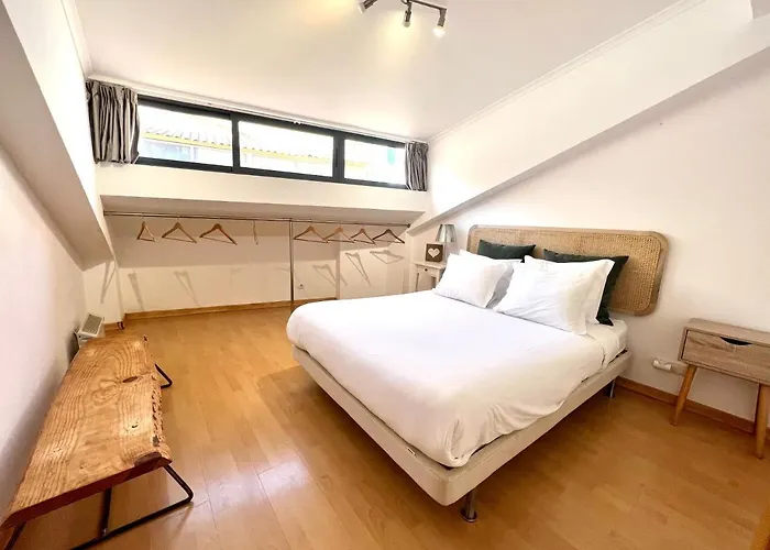 Santos Gem I - In Trendy Neighborhood *