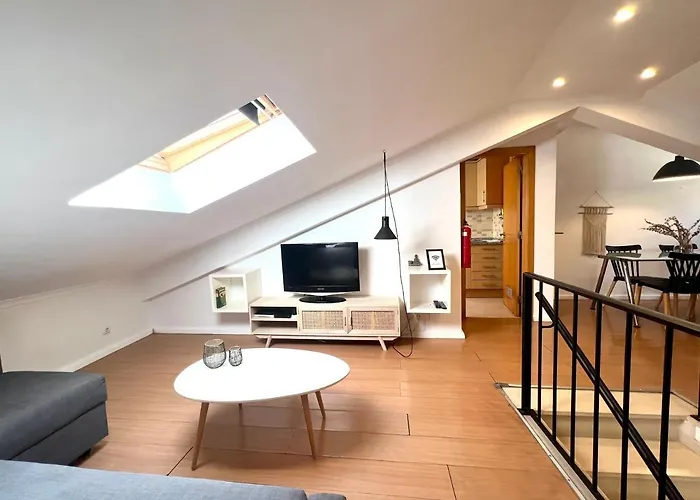 Santos Gem I - In Trendy Neighborhood *