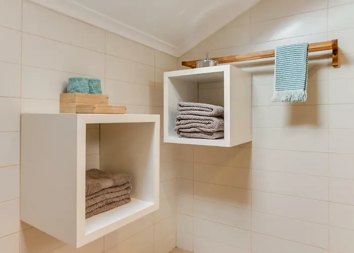 Santos Gem I - In Trendy Neighborhood *