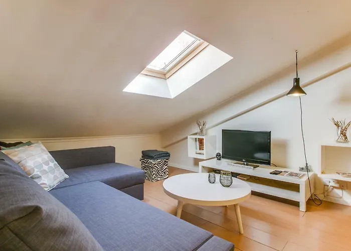 Santos Gem I - In Trendy Neighborhood